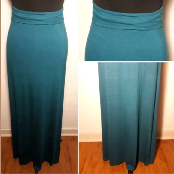 Lock & Love Dresses & Skirts - 🌟3 For $25🌟Lock & Love Full Length Skirt